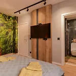 Urban Eden - Lux & Style, 2-bedroom, 2-bathroom