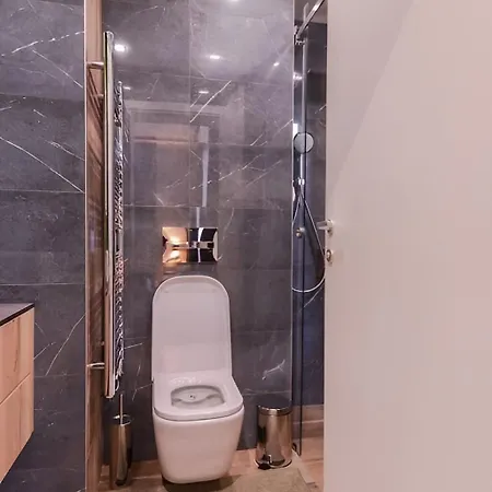 Urban Eden - Lux & Style, 2-bedroom, 2-bathroom Sofie