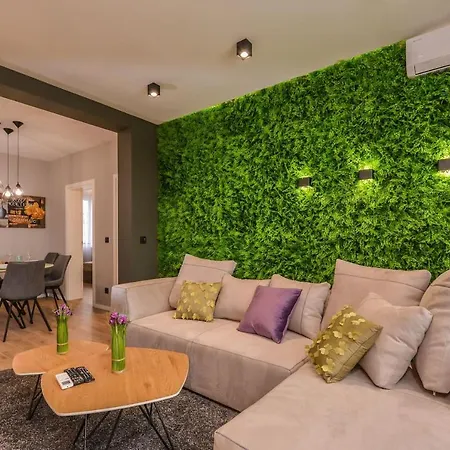 Urban Eden - Lux & Style, 2-bedroom, 2-bathroom Apartament *