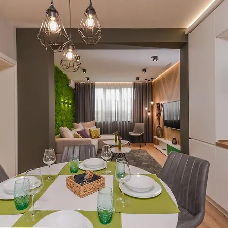 Urban Eden - Lux & Style, 2-bedroom, 2-bathroom *