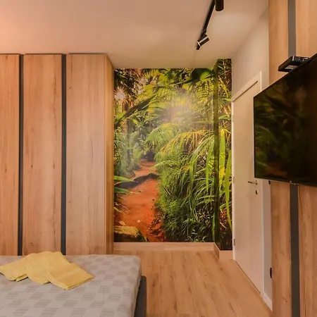 Urban Eden - Lux & Style, 2-bedroom, 2-bathroom Daire