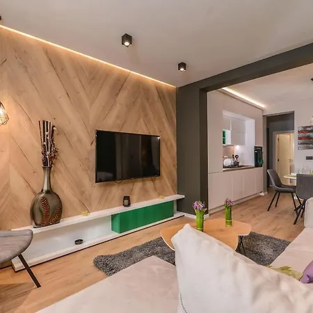 דירה Urban Eden - Lux & Style, 2-bedroom, 2-bathroom סופיה