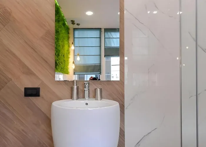 Urban Eden - Lux & Style, 2-bedroom, 2-bathroom *