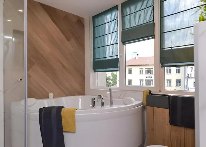 Urban Eden - Lux & Style, 2-bedroom, 2-bathroom * 索菲亞