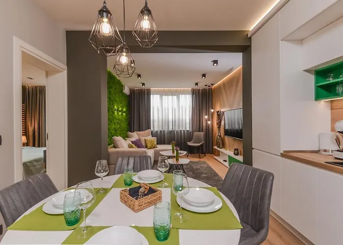 Urban Eden - Lux & Style, 2-bedroom, 2-bathroom *