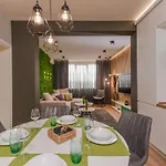 Urban Eden - Lux & Style, 2-bedroom, 2-bathroom *