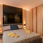 Urban Eden - Lux & Style, 2-bedroom, 2-bathroom Apartment