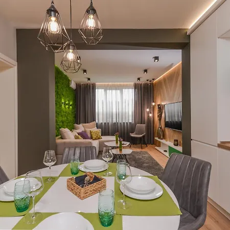Urban Eden - Lux & Style, 2-bedroom, 2-bathroom Apartment